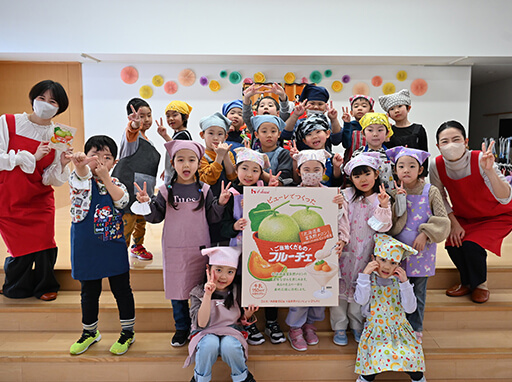 富良野市虹いろ保育所でのフルーチェづくり体験①