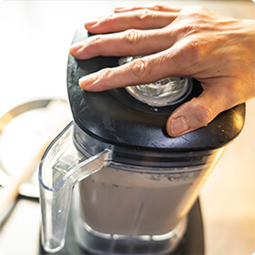 ミキサーで滑らかに。温めても冷たくしても美味しくいただけます。