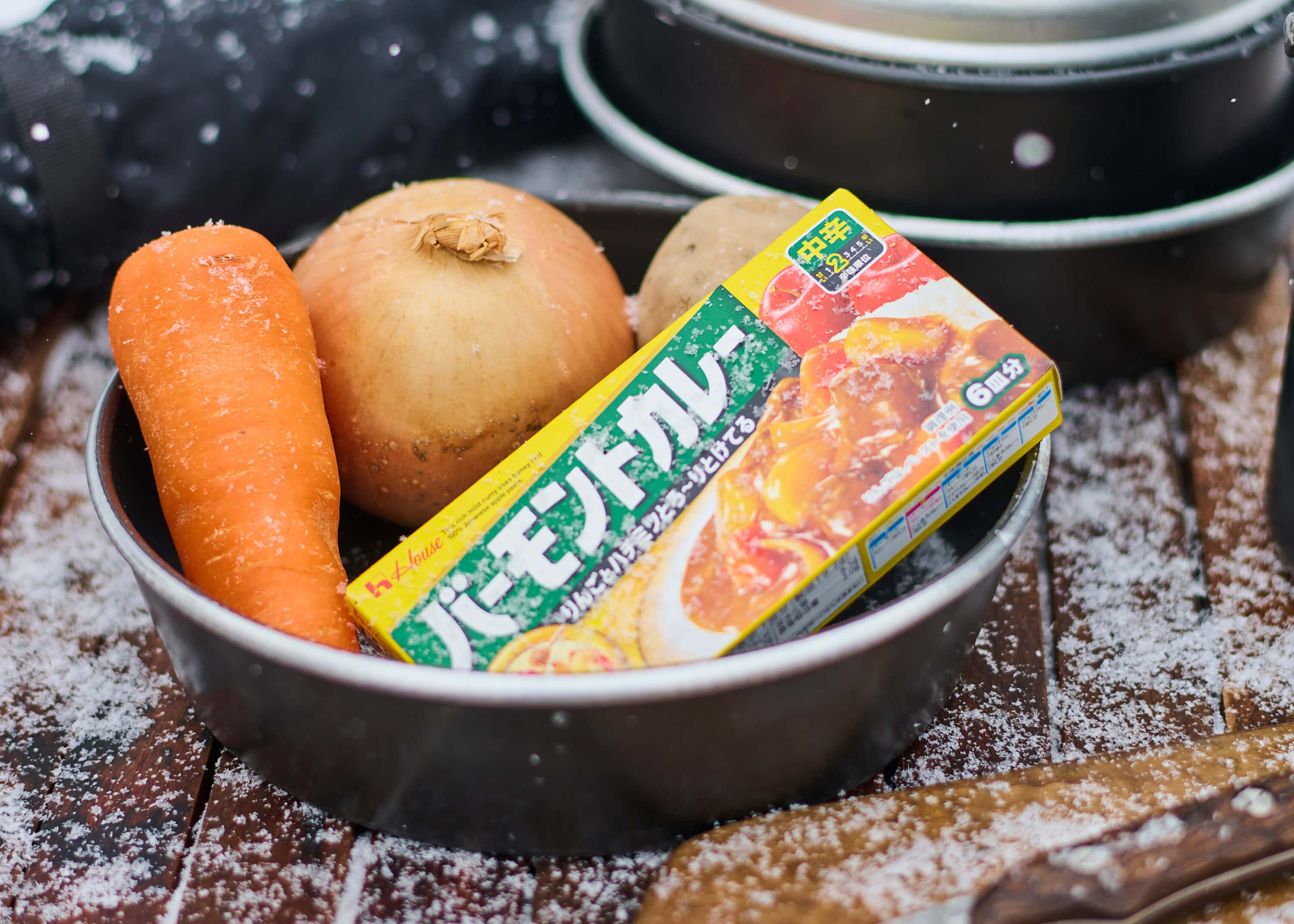 キャンプ飯は道中で決める。カレーはアレンジのしやすさも◎